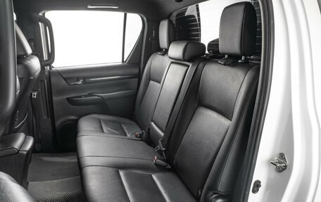 Toyota Hilux VIII, 2018 год, 2 999 000 рублей, 9 фотография