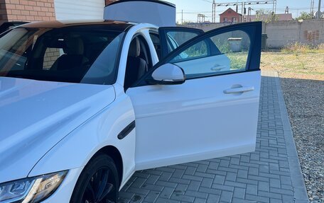 Jaguar XF II, 2016 год, 2 930 000 рублей, 13 фотография
