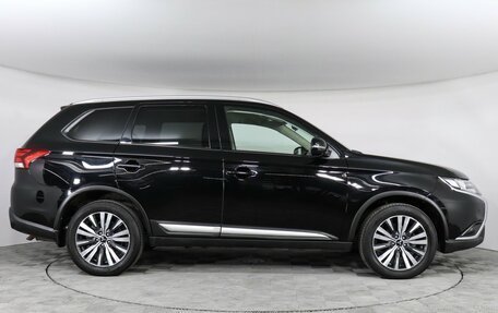 Mitsubishi Outlander III рестайлинг 3, 2020 год, 2 649 000 рублей, 4 фотография