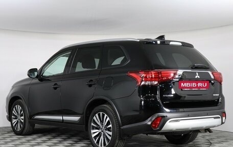 Mitsubishi Outlander III рестайлинг 3, 2020 год, 2 649 000 рублей, 7 фотография