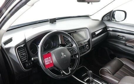 Mitsubishi Outlander III рестайлинг 3, 2020 год, 2 649 000 рублей, 9 фотография