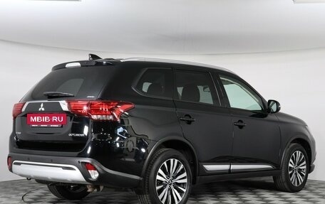 Mitsubishi Outlander III рестайлинг 3, 2020 год, 2 649 000 рублей, 5 фотография