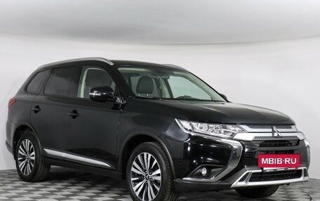 Mitsubishi Outlander III рестайлинг 3, 2020 год, 2 649 000 рублей, 3 фотография