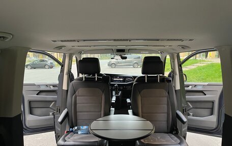 Volkswagen Multivan T6 рестайлинг, 2021 год, 7 250 000 рублей, 16 фотография