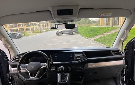 Volkswagen Multivan T6 рестайлинг, 2021 год, 7 250 000 рублей, 14 фотография