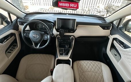 Toyota RAV4, 2020 год, 3 200 000 рублей, 22 фотография