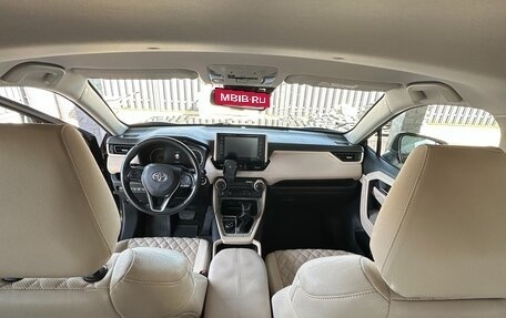 Toyota RAV4, 2020 год, 3 200 000 рублей, 23 фотография