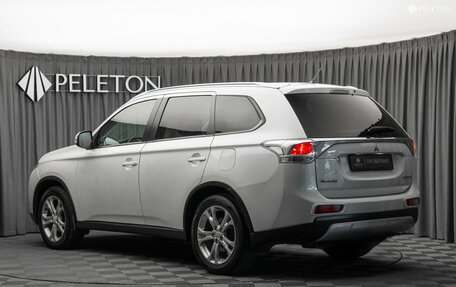 Mitsubishi Outlander III рестайлинг 3, 2014 год, 1 110 000 рублей, 4 фотография