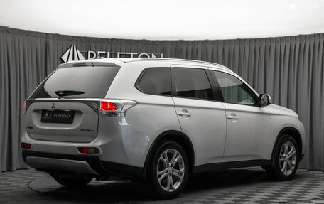 Mitsubishi Outlander III рестайлинг 3, 2014 год, 1 110 000 рублей, 5 фотография