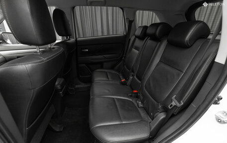 Mitsubishi Outlander III рестайлинг 3, 2014 год, 1 110 000 рублей, 14 фотография
