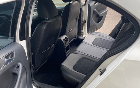 Volkswagen Jetta VI, 2012 год, 950 000 рублей, 10 фотография