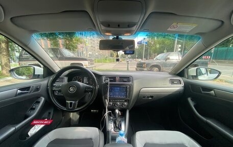 Volkswagen Jetta VI, 2012 год, 950 000 рублей, 14 фотография