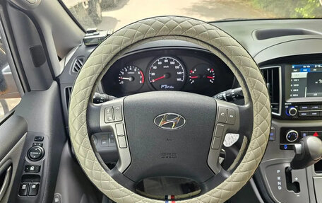 Hyundai Grand Starex Grand Starex I рестайлинг 2, 2020 год, 1 990 000 рублей, 13 фотография