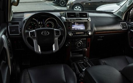 Toyota Land Cruiser Prado 150 рестайлинг 2, 2017 год, 4 000 000 рублей, 6 фотография