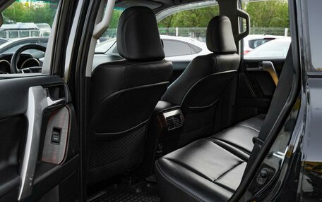 Toyota Land Cruiser Prado 150 рестайлинг 2, 2017 год, 4 000 000 рублей, 11 фотография