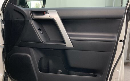 Toyota Land Cruiser Prado 150 рестайлинг 2, 2017 год, 5 200 000 рублей, 19 фотография