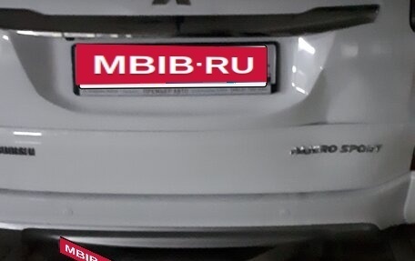 Mitsubishi Pajero Sport III рестайлинг, 2018 год, 2 600 000 рублей, 8 фотография