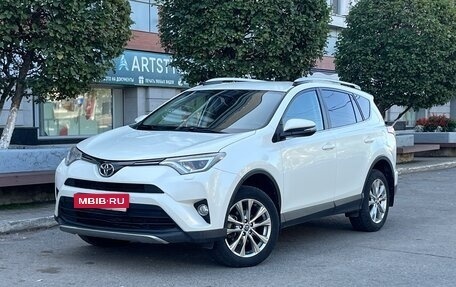 Toyota RAV4, 2018 год, 2 350 000 рублей, 1 фотография