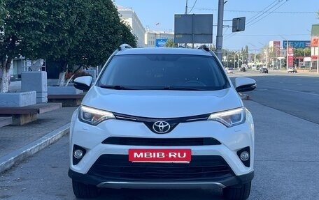 Toyota RAV4, 2018 год, 2 350 000 рублей, 4 фотография