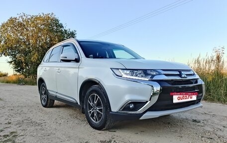 Mitsubishi Outlander III рестайлинг 3, 2016 год, 1 050 000 рублей, 2 фотография