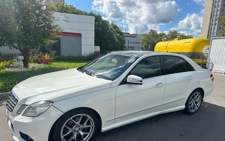 Mercedes-Benz E-Класс, 2011 год, 1 850 000 рублей, 2 фотография