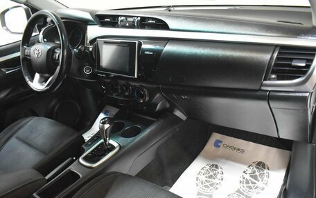 Toyota Hilux VIII, 2019 год, 2 400 000 рублей, 5 фотография