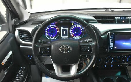Toyota Hilux VIII, 2019 год, 2 400 000 рублей, 8 фотография