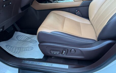 Lexus RX IV рестайлинг, 2017 год, 4 450 000 рублей, 28 фотография