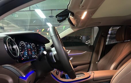 Mercedes-Benz E-Класс, 2022 год, 5 000 000 рублей, 13 фотография
