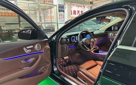 Mercedes-Benz E-Класс, 2022 год, 5 000 000 рублей, 26 фотография