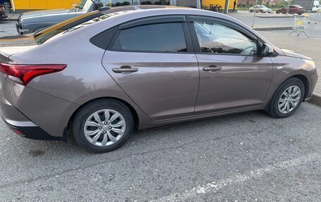 Hyundai Solaris II рестайлинг, 2021 год, 1 520 000 рублей, 3 фотография