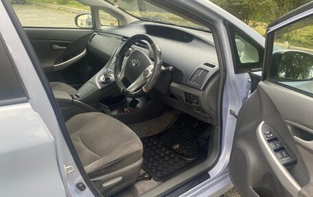 Toyota Prius, 2010 год, 900 000 рублей, 8 фотография