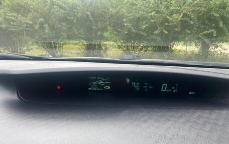 Toyota Prius, 2010 год, 900 000 рублей, 9 фотография