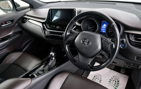 Toyota C-HR I рестайлинг, 2017 год, 1 999 000 рублей, 9 фотография