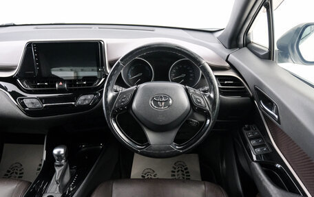 Toyota C-HR I рестайлинг, 2017 год, 1 999 000 рублей, 15 фотография