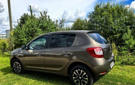Renault Sandero II рестайлинг, 2018 год, 925 000 рублей, 2 фотография