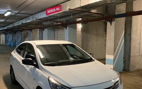 Hyundai Solaris II рестайлинг, 2014 год, 950 000 рублей, 4 фотография