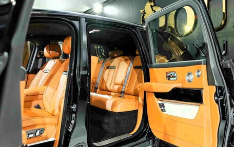 Rolls-Royce Cullinan, 2025 год, 50 000 000 рублей, 13 фотография