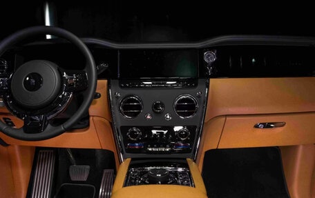 Rolls-Royce Cullinan, 2025 год, 50 000 000 рублей, 21 фотография