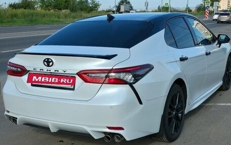 Toyota Camry, 2022 год, 3 700 000 рублей, 7 фотография
