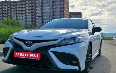 Toyota Camry, 2022 год, 3 700 000 рублей, 3 фотография