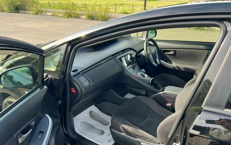 Toyota Prius, 2015 год, 1 379 000 рублей, 10 фотография