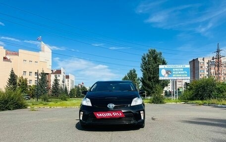 Toyota Prius, 2015 год, 1 379 000 рублей, 3 фотография