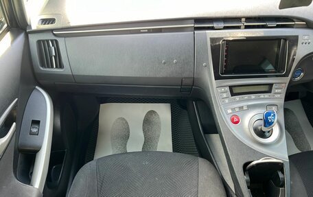 Toyota Prius, 2015 год, 1 379 000 рублей, 17 фотография