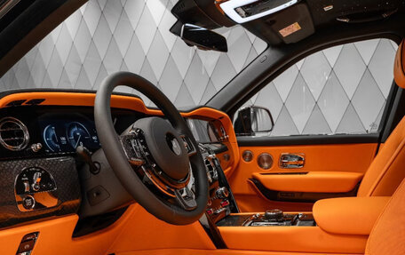 Rolls-Royce Cullinan, 2025 год, 50 000 000 рублей, 14 фотография