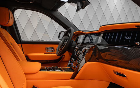 Rolls-Royce Cullinan, 2025 год, 50 000 000 рублей, 16 фотография