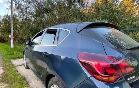 Opel Astra J, 2010 год, 950 000 рублей, 3 фотография