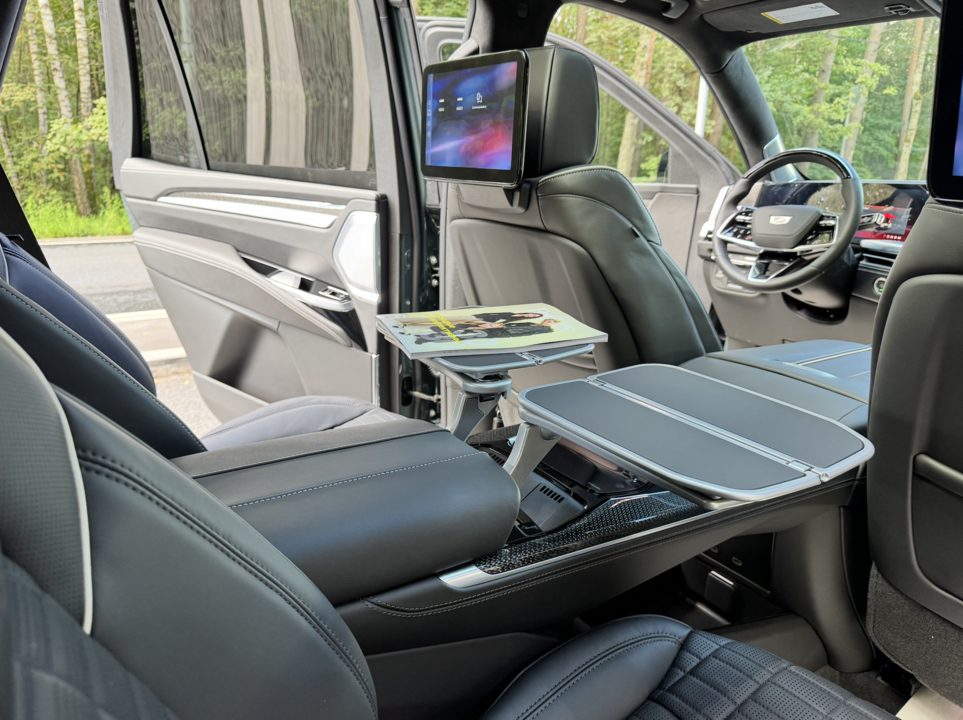 Cadillac Escalade V, 2025 год, 33 000 000 рублей, 40 фотография
