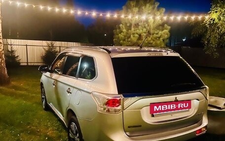 Mitsubishi Outlander III рестайлинг 3, 2013 год, 1 100 000 рублей, 2 фотография