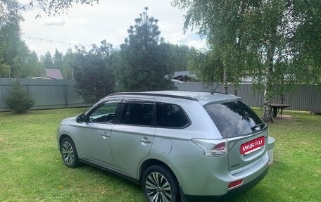 Mitsubishi Outlander III рестайлинг 3, 2013 год, 1 100 000 рублей, 5 фотография